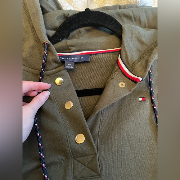 Tommy Hilfiger
Rosemary snap-front French Terry hooded sweater dress - Picture 3 of 6